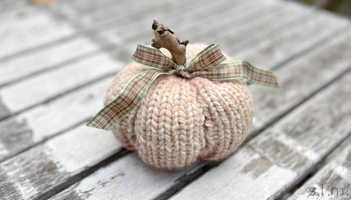 Creating Creamy Pink Pumpkins on my Round Loom